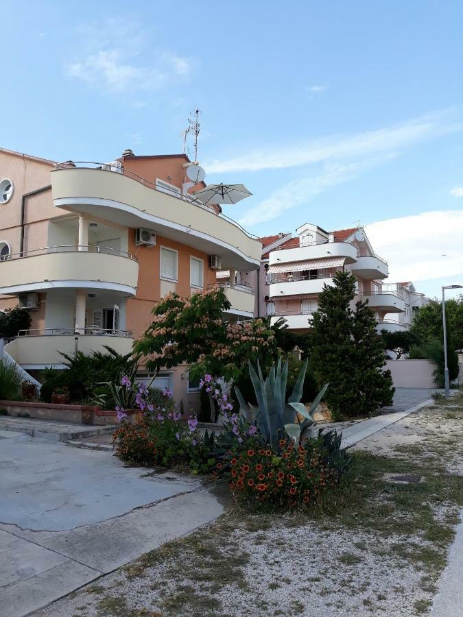 Apartamento Marina & Luka Povljana Exterior foto